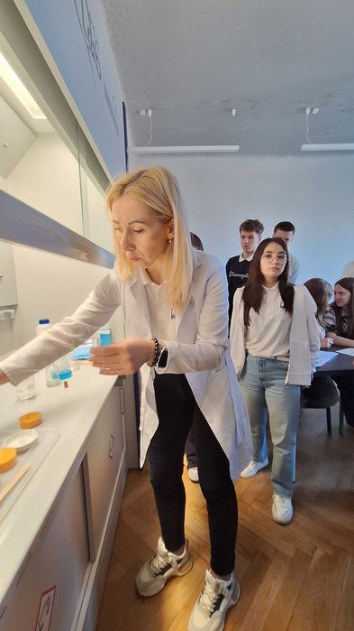 Репетитор з ХІМІЇ та БІОЛОГІЇ (підготовка до НМТ) та ХІМІЇ