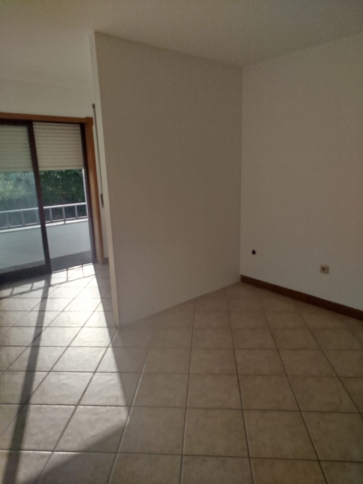 Apartamento T2 Cozinha Mobilada/2 WC/garagem fechada