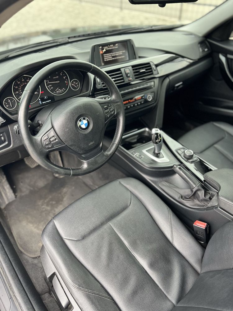 BMW 320i F30 2015