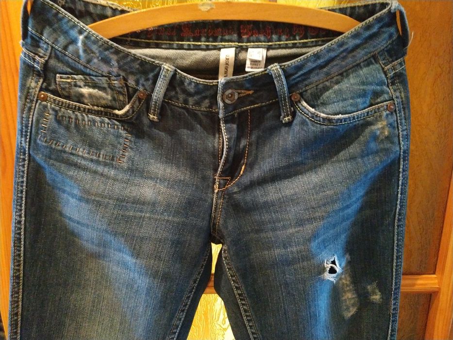 Джинсы женские хорошего качества.