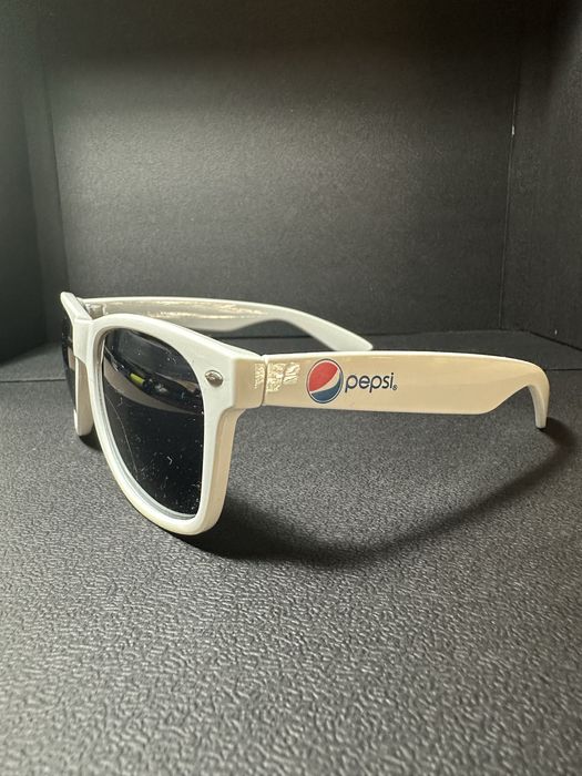 Óculos de sol brancos da PEPSI - Gênero Ray-Ban Wayfarer