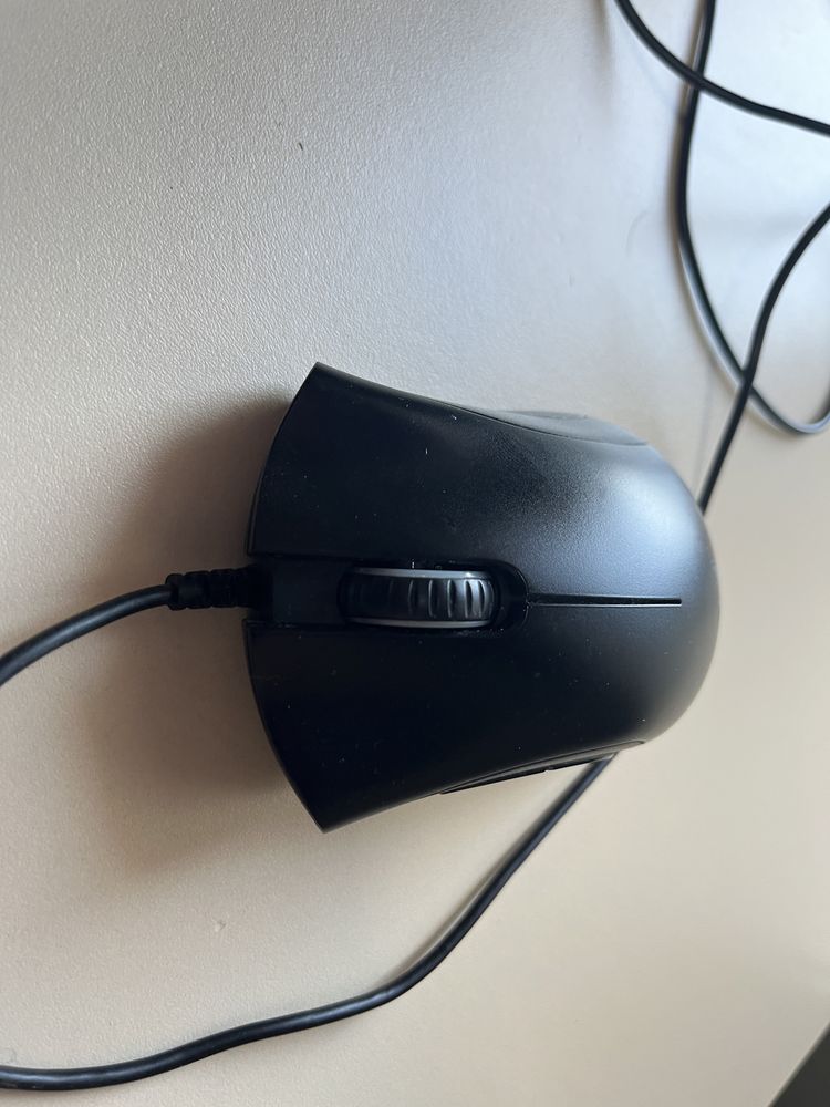 Продам ігрову мишу Razer Deathadder essential