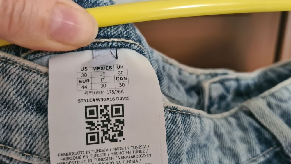 Spodnie jasny jeansy Guess