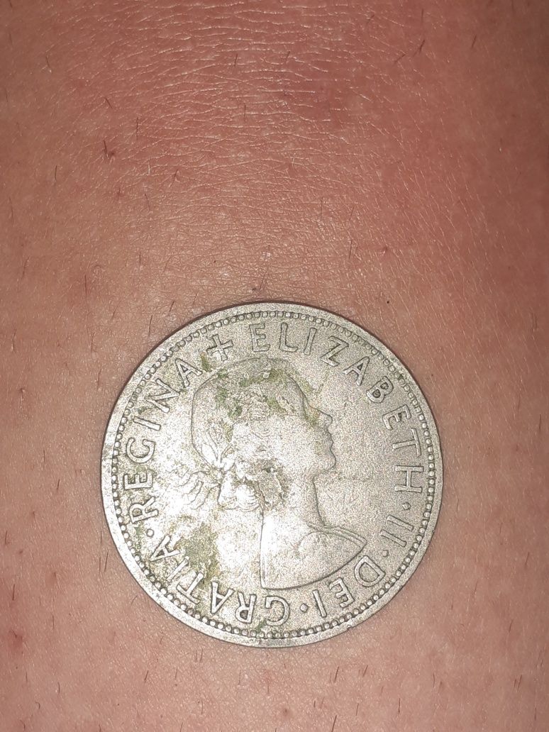 Meia coroa inglesa 1057