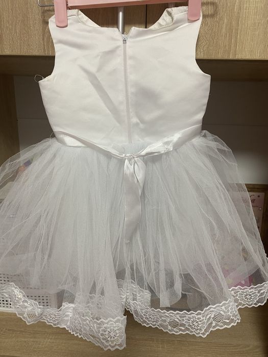 Продом сукню на дівчинку 2-3 роки