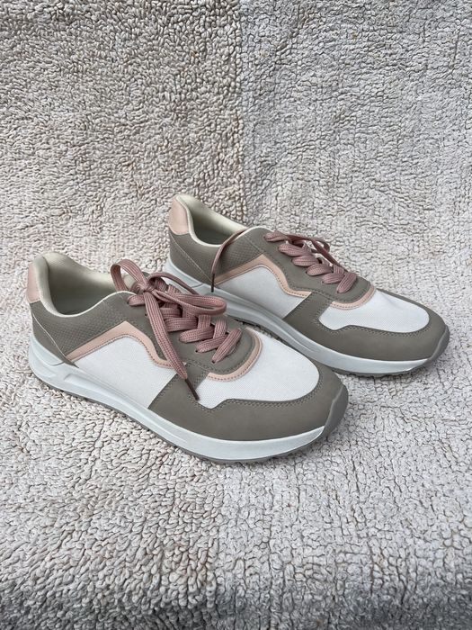 Кросівки нові Orsay