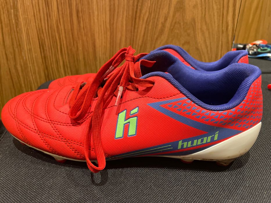 Buty do gry w piłkę nożną- korki w rozmiarze 40