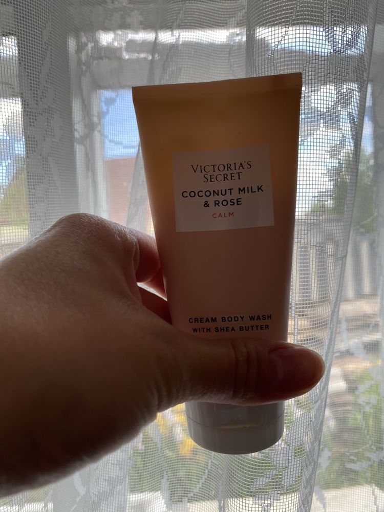 Крем-гель для душу Victoria's Secret Coconut Milk&Rose