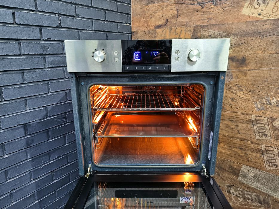 Духова шафа/духовой шкаф Samsung BQ1S4T133, в відмінному стані