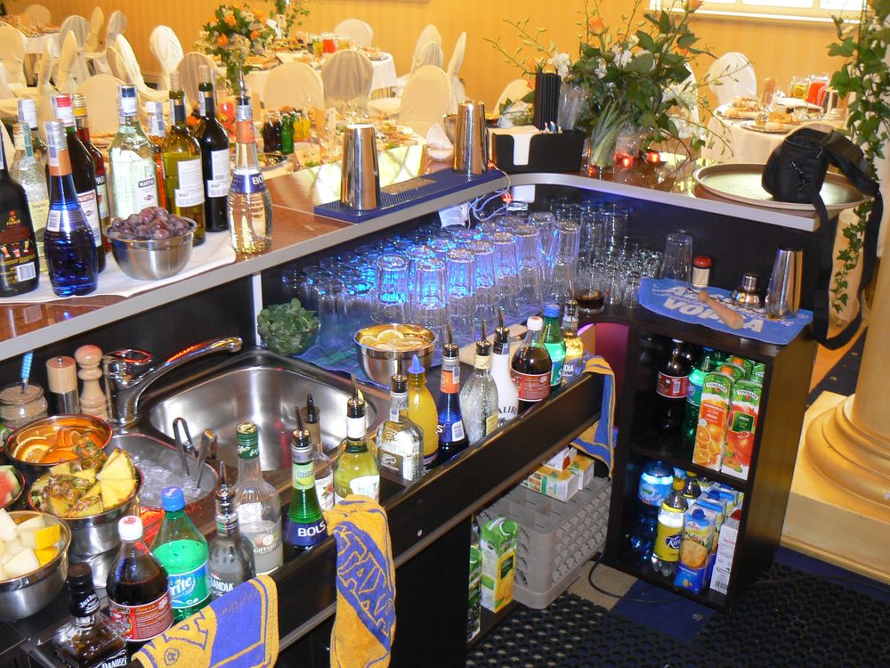 Bar modułowy mobilny wymiary 331,5 x 120 cm