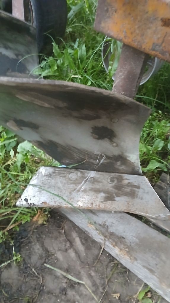 Продам плуг ціна договірна.