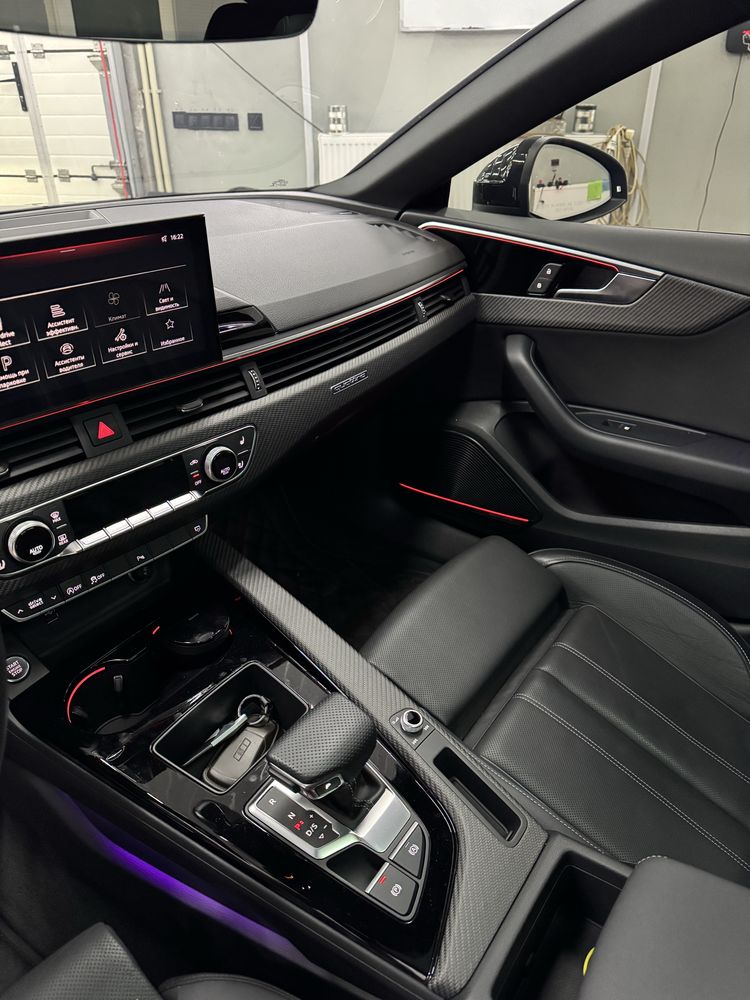 Ambient light QQ2 Декор центральної консолі Audi A4,A5,S4,S5 B9 17-23