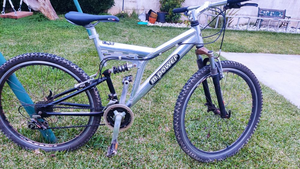 Vendo bicicleta de BTT roda 26
