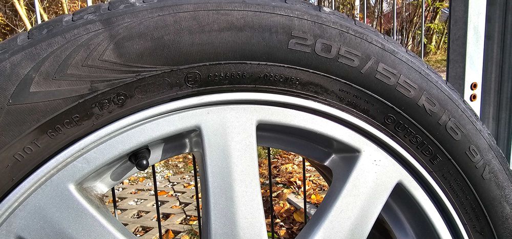 Koła Felgi aluminiowe Ford 16 cali 205/55 R16 5x108 opony Nokian