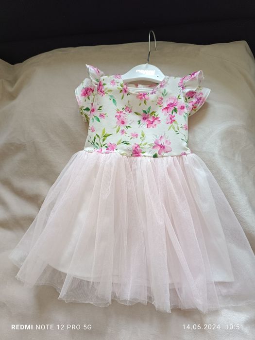 Sprzedam piękną sukieneczkę z opaską