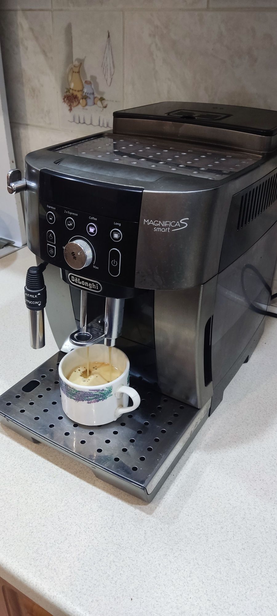 Кофемашина Delonghi Magnifica S Smart