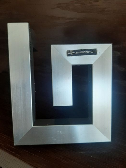 Nowoczesny design- metalowy świecznik firmy Ambiente