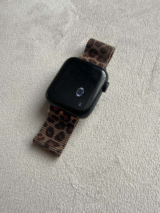 Продам Apple watch se 40mm