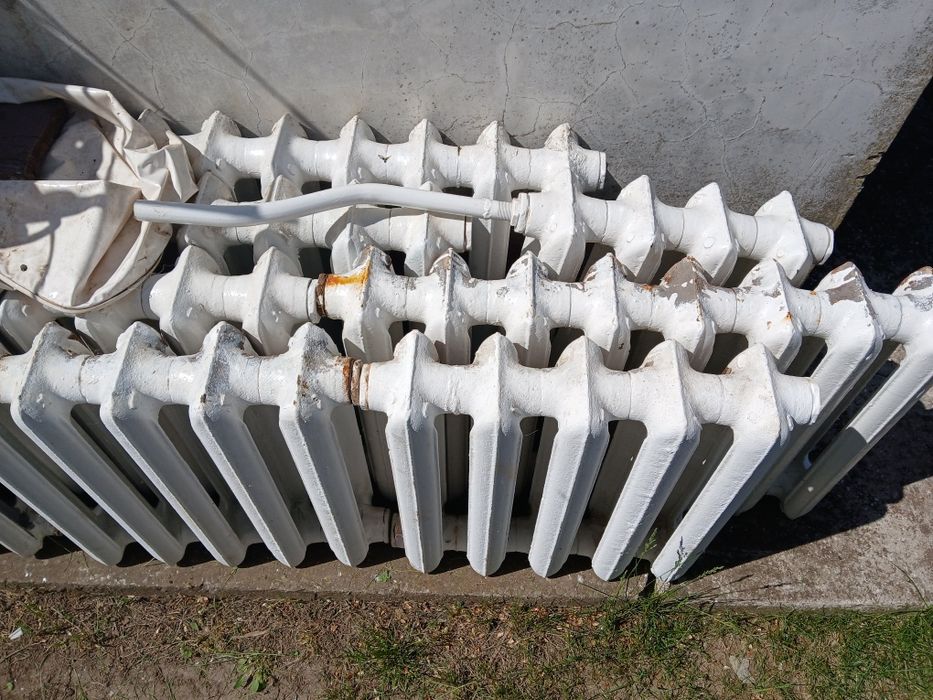 Продам чугунные батареи.