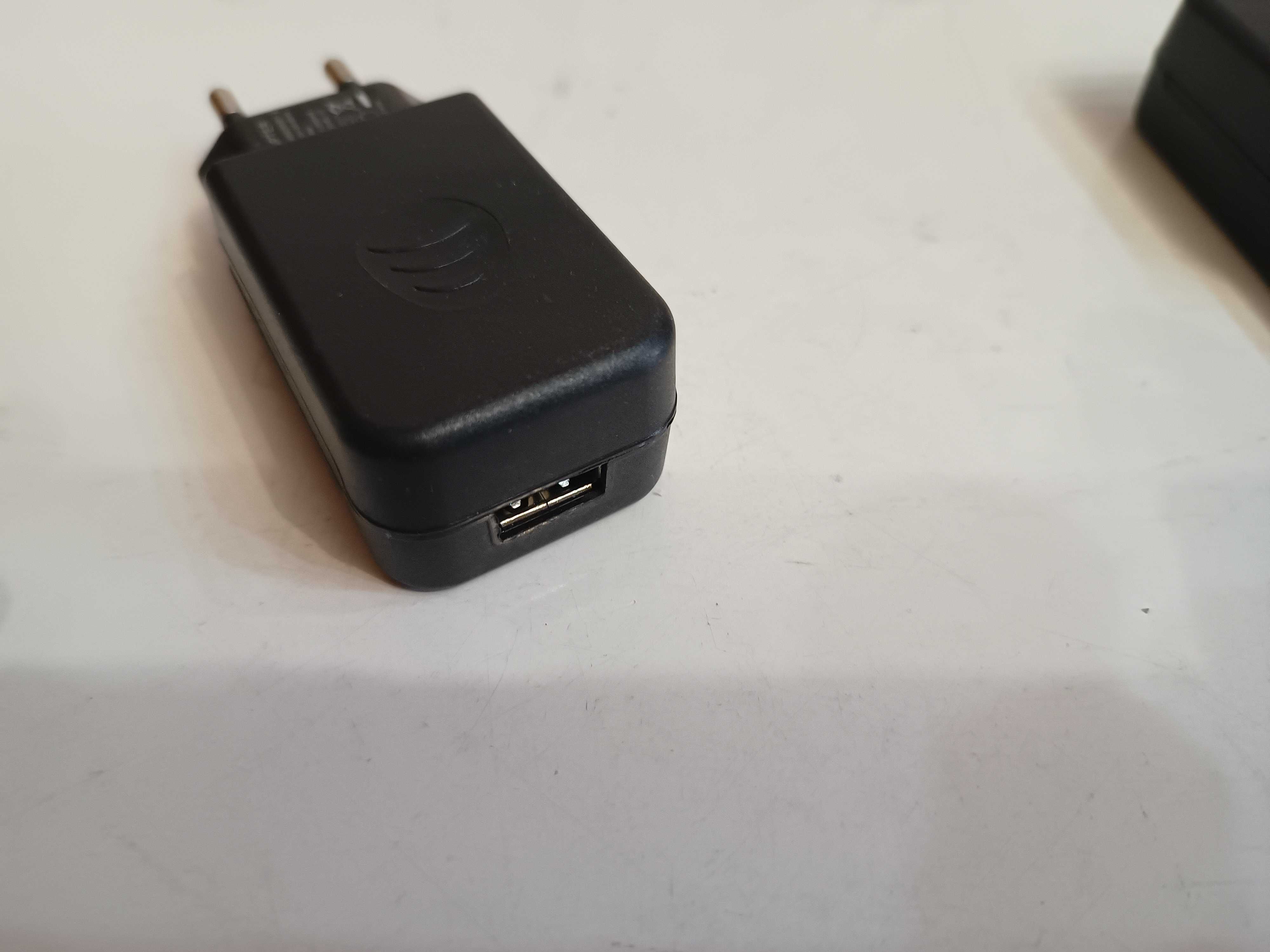 Zasilacz  do sprzętu audio  5 V  z gniazdem USB  - 2,5 A