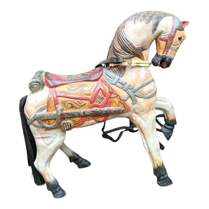 Cavalo decorativo antigo em madeira maciça