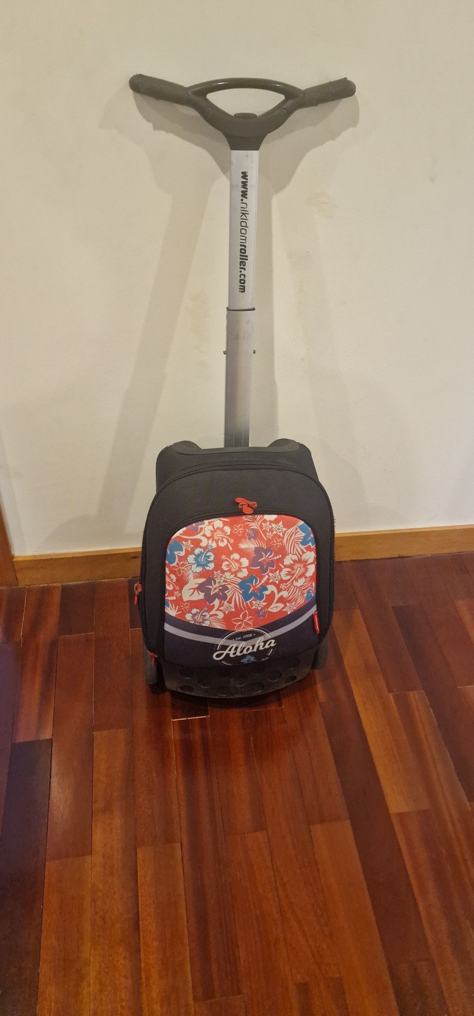 2 trolley nikkidom