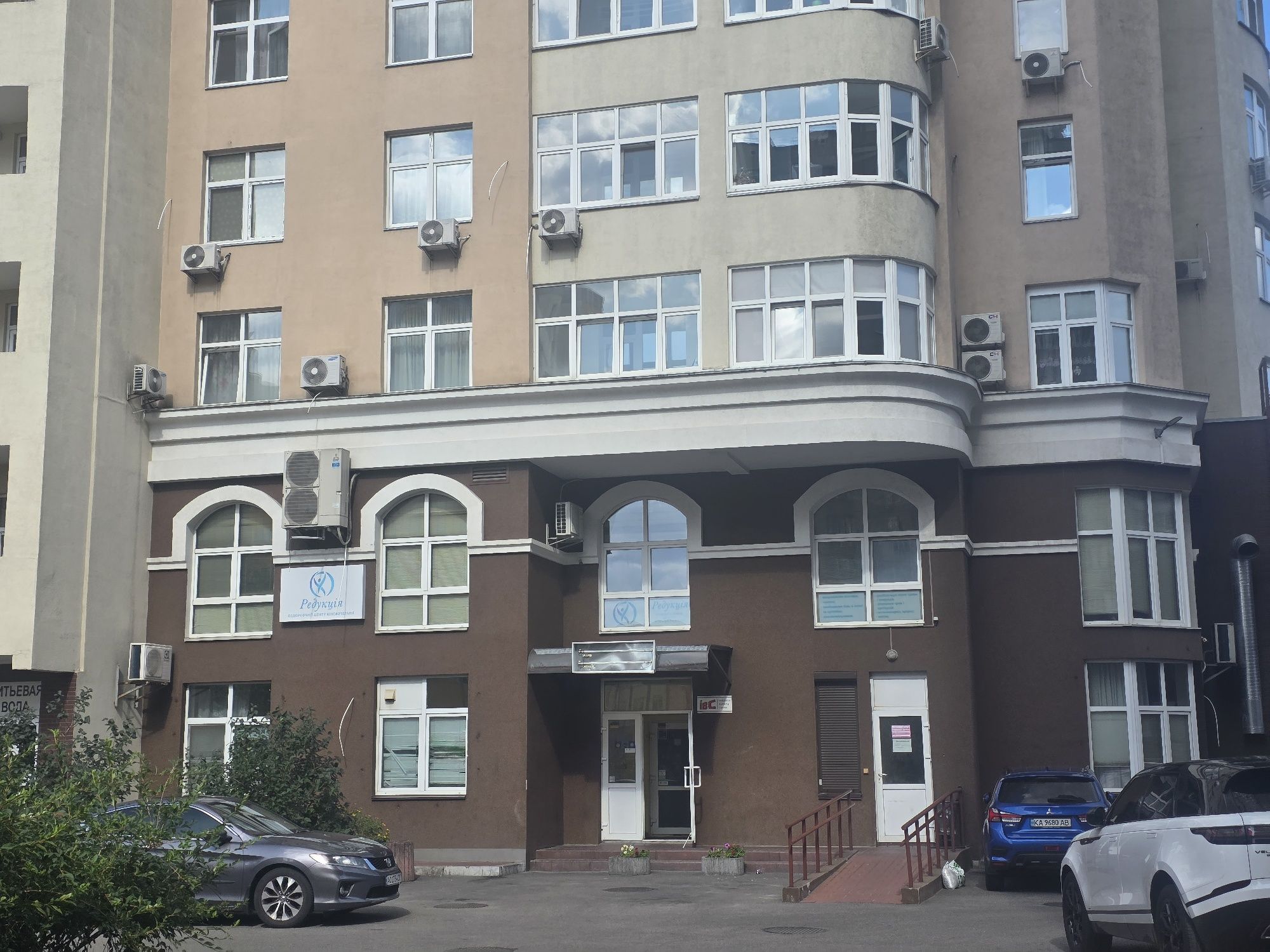Під будь-який бізнес 127 кв.м., м.Позняки пішки Драгоманова 40ж, 1 пов