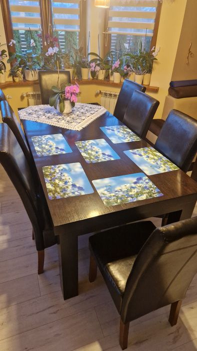 Stół fornirowany rozkładany na 8-16 osób. Kolor wenge.