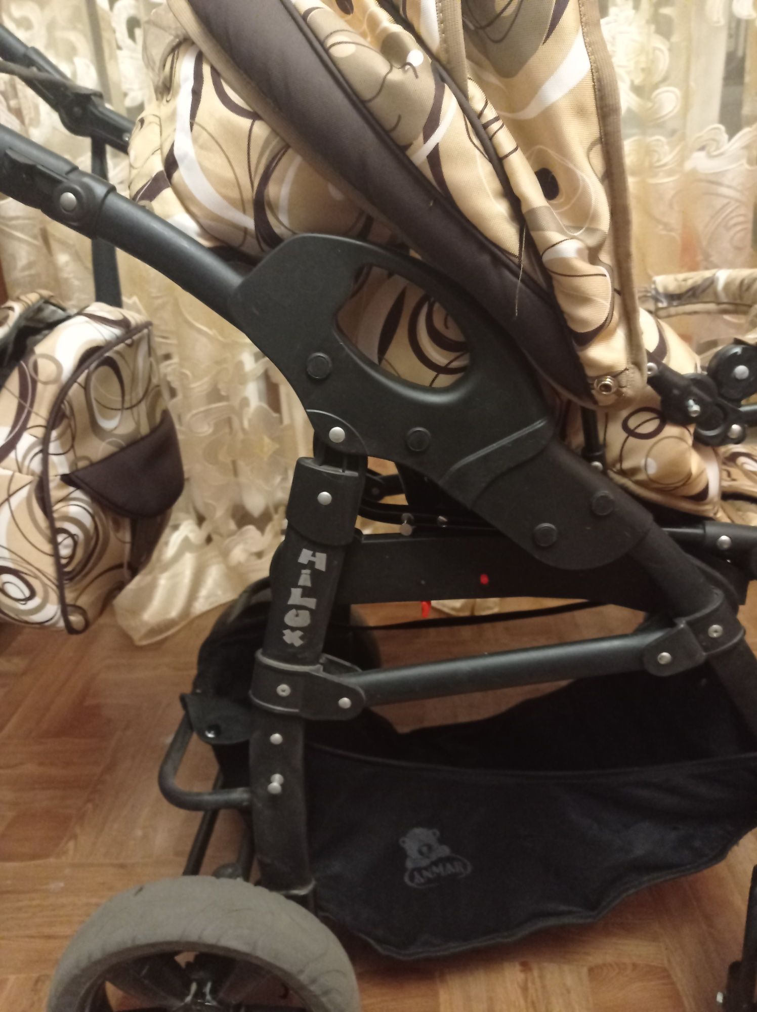 Продам детскую коляску hilox 2в1
