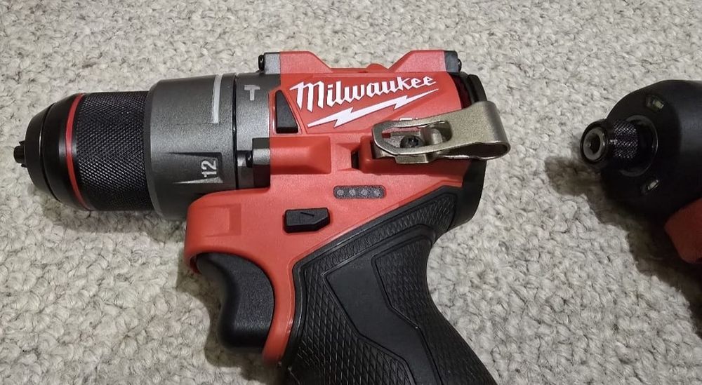 Zestaw Milwaukee  wkrętarka i zakrętarka M12  Nowy
