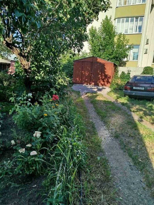 Продам 1 квартиру біля метро Спортивна