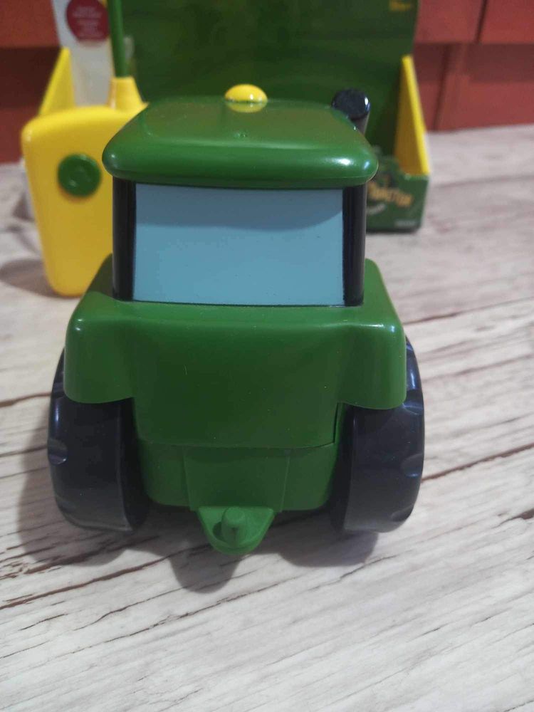 Traktor zdalnie sterowany- John Deere