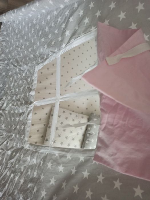 Namiot tipi, poduszki, materac, pokój dziecka.