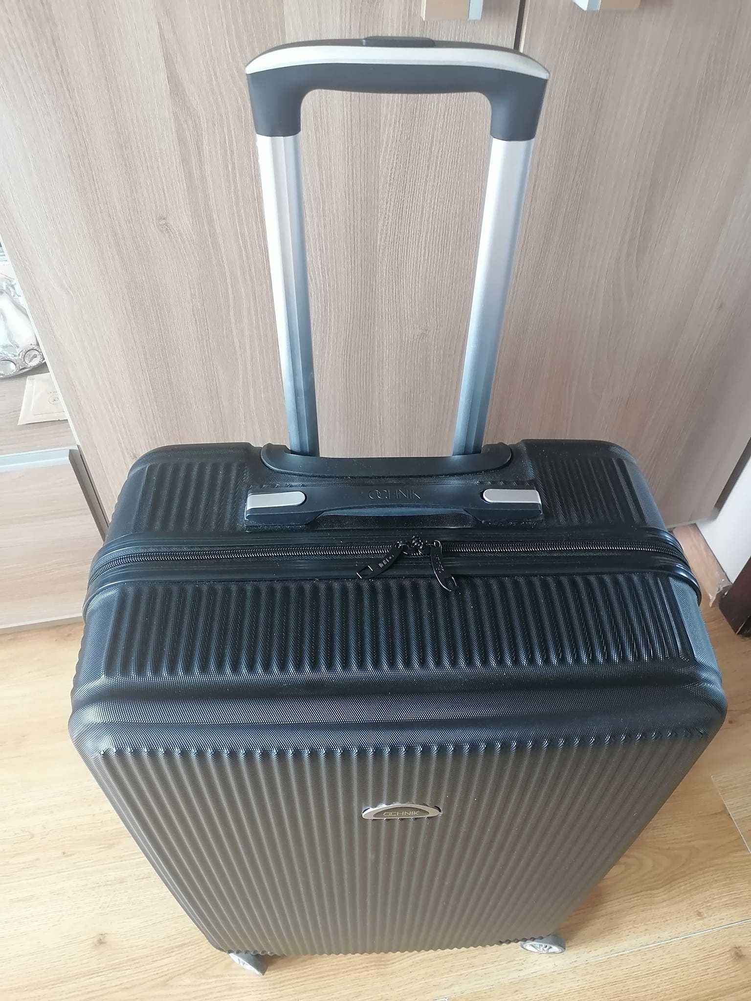 duża walizka ochnik