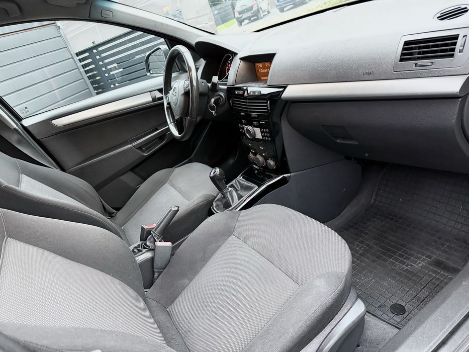 OPEL ASTRA 1.7 CDTi 110KM !!KLIMA ,Grzane Fotele ,LIFT !!Piekna 2010r!