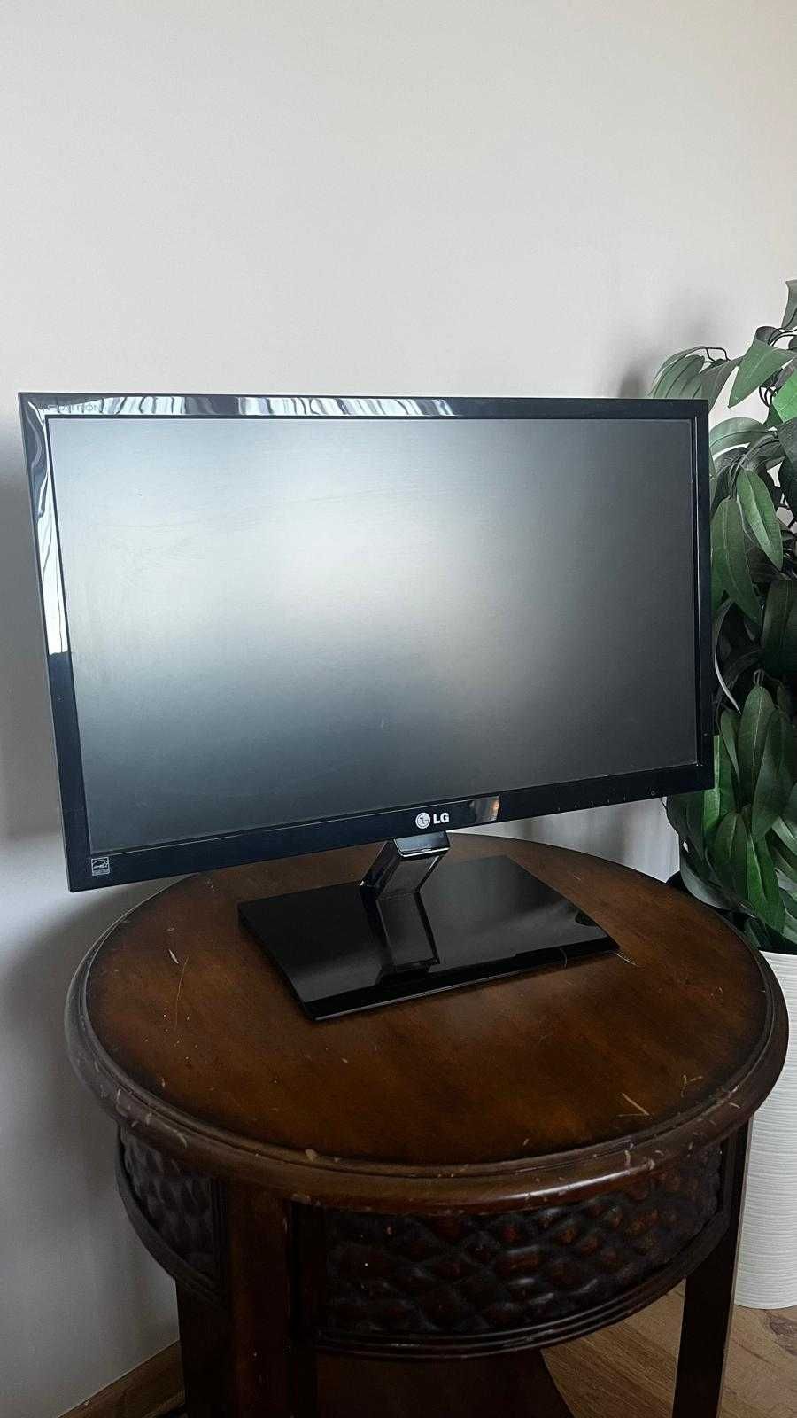 Monitor LG Flatron E2260 - 22 cale, VGA, stan bardzo dobry