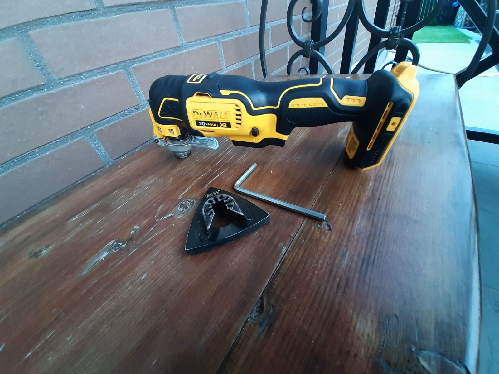 Багатофункціональний інструмент акумуляторний  DeWALT DCS355