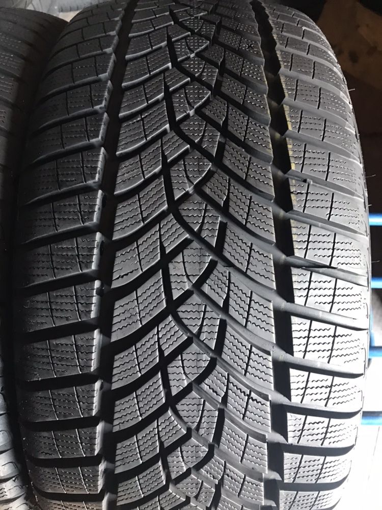 255/40/19+245/40/19 R19 Goodyear Ultra Grip Perfomance GEN1 4шт зима