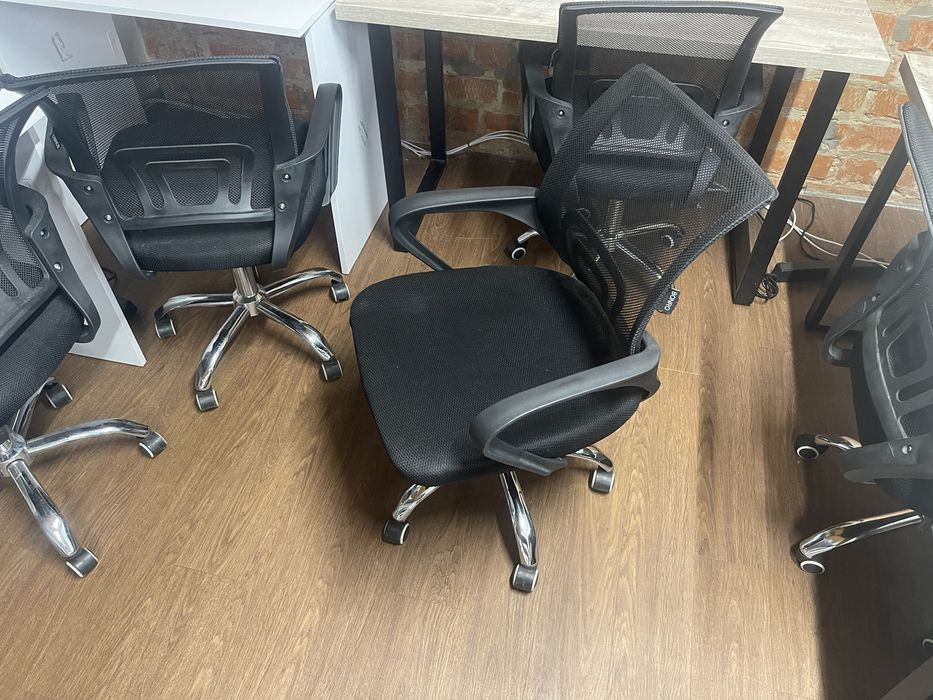 Крусла офисные 3-5 штук с регулятором