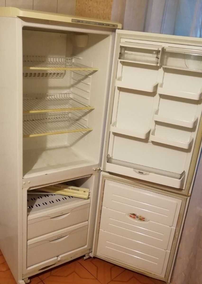 Холодильник: Атлант МХМ-162, б/у, на Запчасти, или под Востановление.