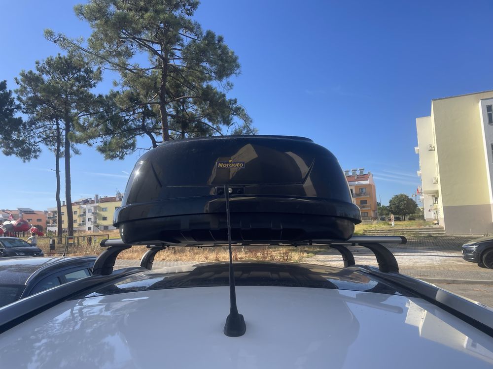 Vendo caixa de viagem mais os suportes tejadilho Norauto