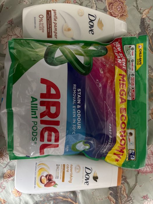 Kapsułki do prania Ariel plus Dove żel