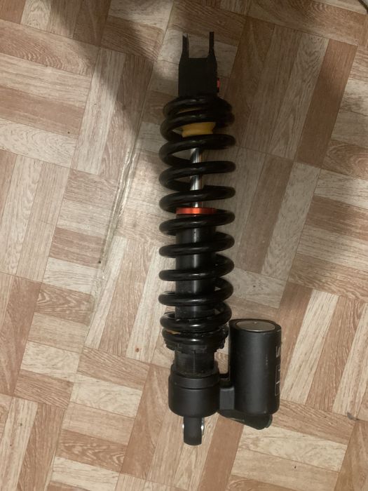 Продам аморт на кові адванс 250