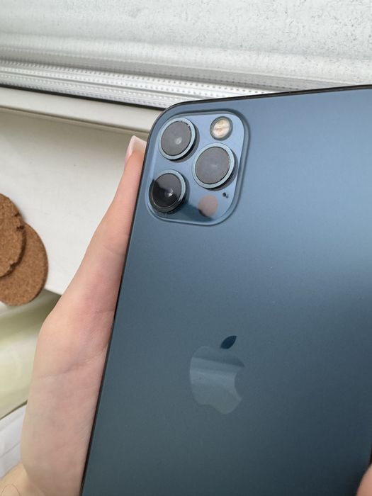 Айфон 12 про.