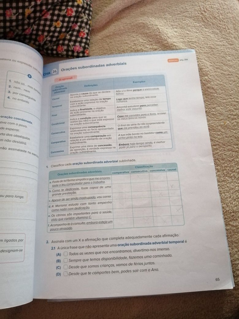 Caderno atividades mensagens 8, português, muito bom estado.