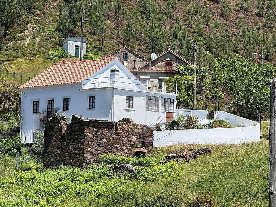 Moradia T4 para venda