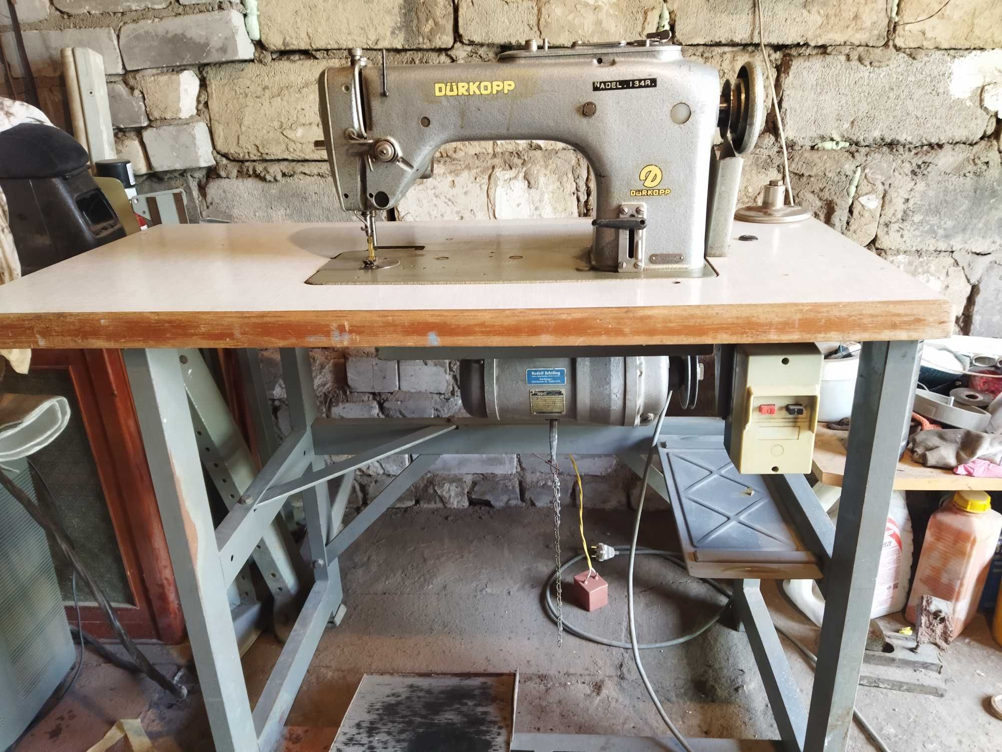 Продам швейная машинка Durkopp , работает полностью,промышленная
