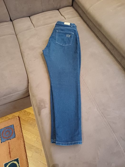 Продам джинси,Всі приблизно одного розміру.