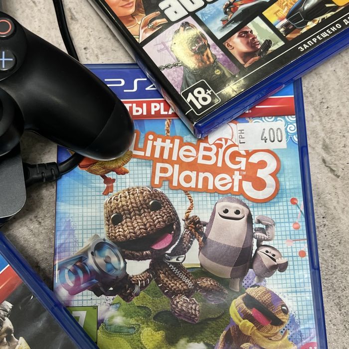 Sony PlayStation 4 S на 1 тб+2 джойстика+7 игр