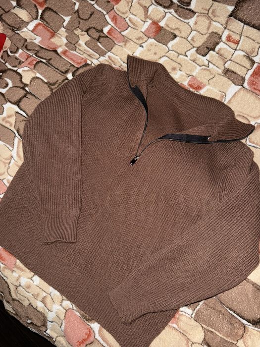 Жіночій светр в коричневому кольорі